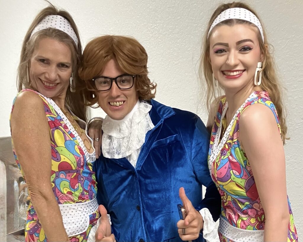 Gabriel & Backup Dancers April & Tara